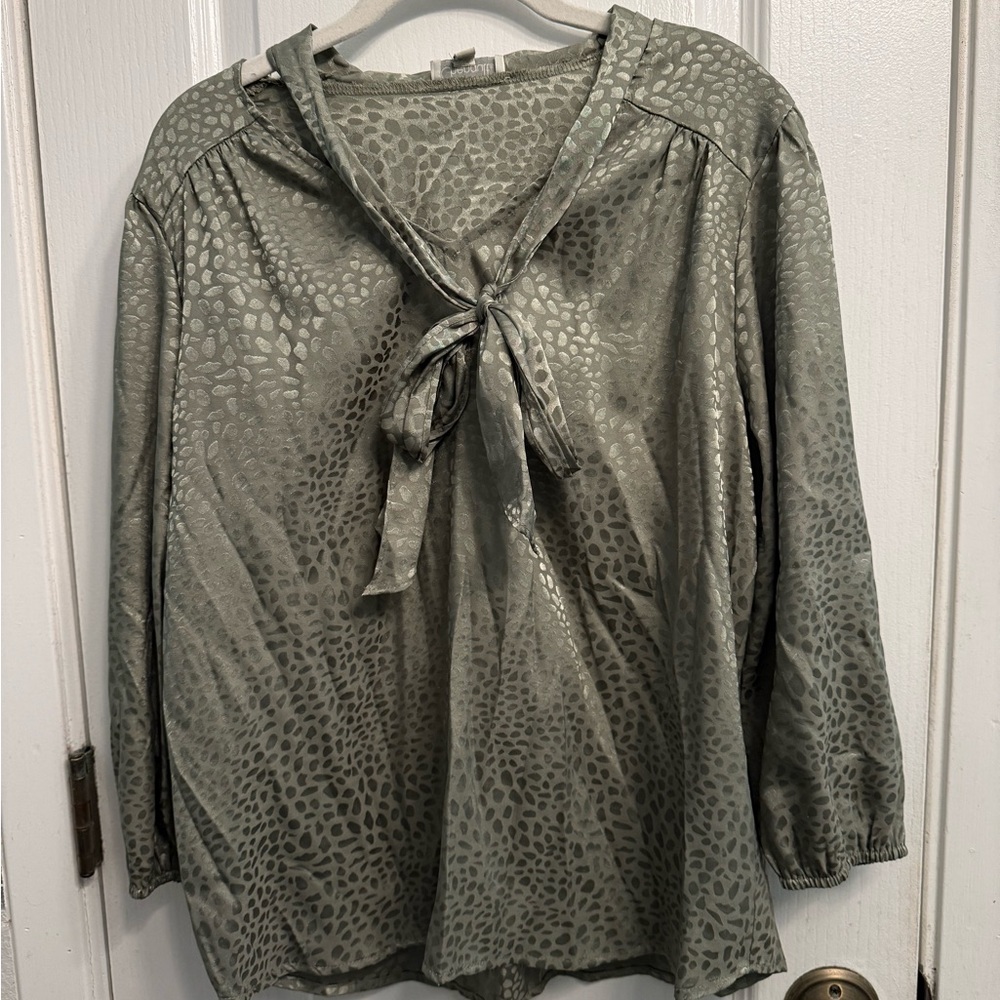 Elegant Gray Women's Top with Tie Detail